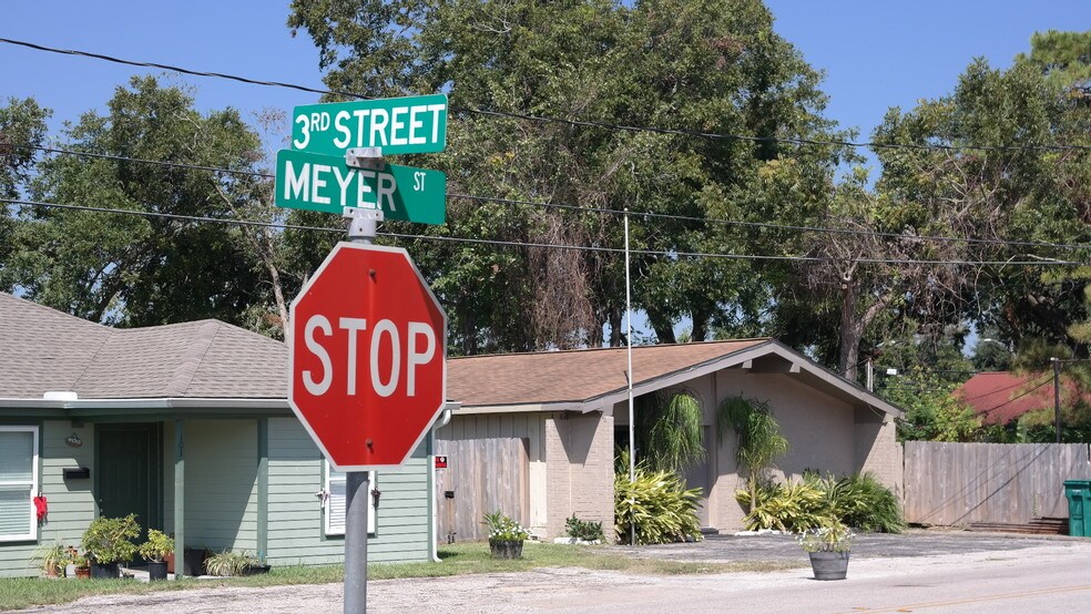 More Photos Of 1105 N Meyer Rd, Seabrook Office For Sale