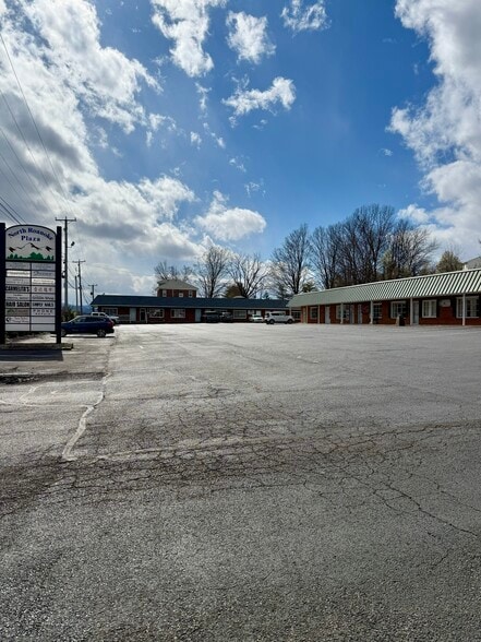 Primary Photo Of 3100-3120 Peters Creek Rd, Roanoke Unknown For Lease