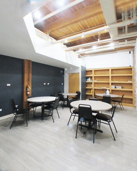 More Photos Of 1727 S Indiana Ave, Chicago Apartments For Lease