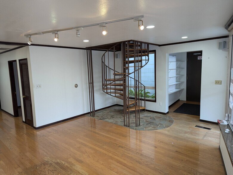 More Photos Of 329 E Main St, Auburn Loft Creative Space For Lease