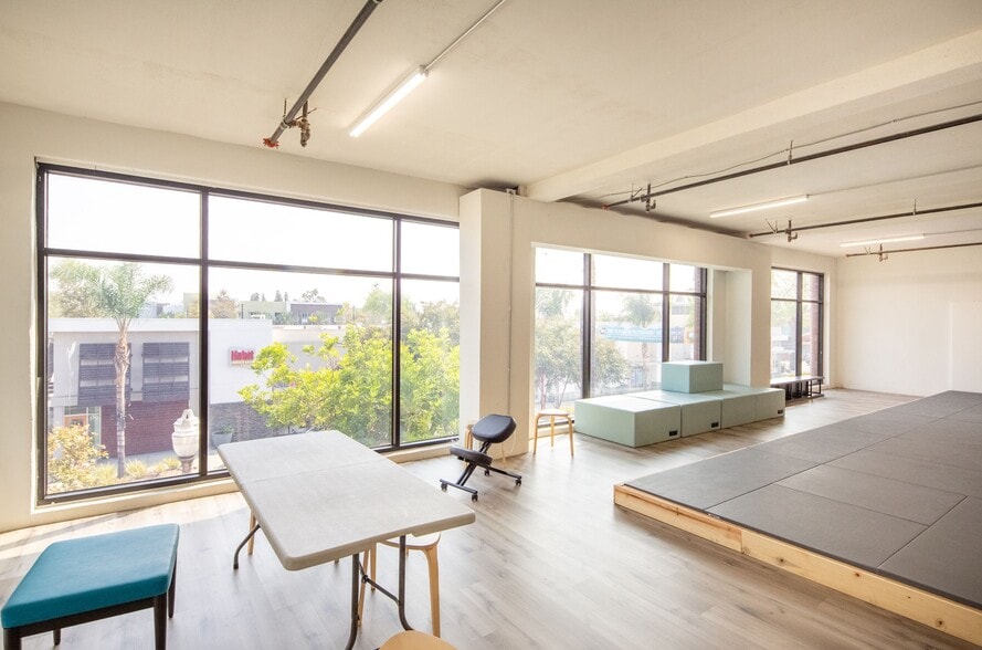 More Photos Of 43 E Main St, Alhambra Freestanding For Lease