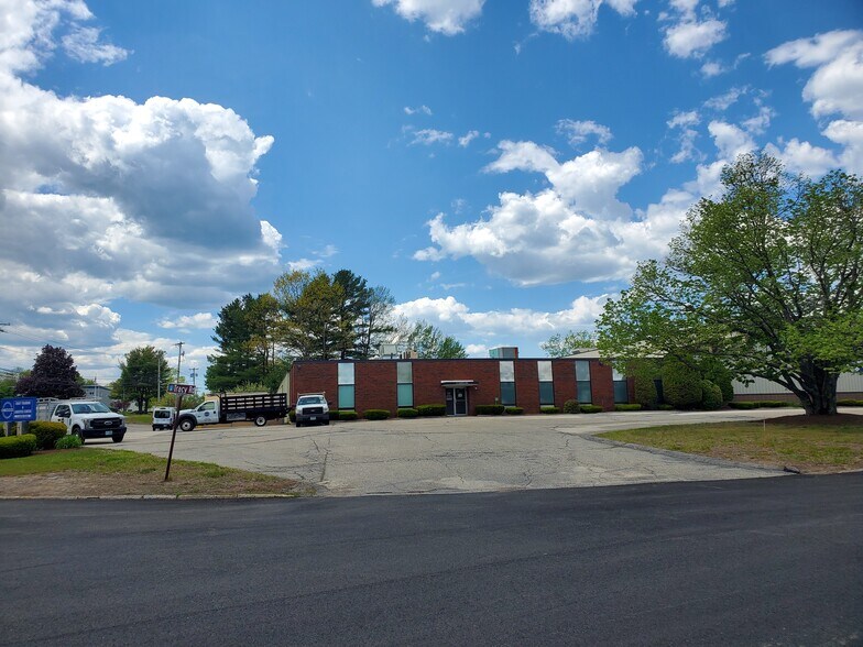 More Photos Of 11 Alpha Rd, Chelmsford Warehouse For Lease