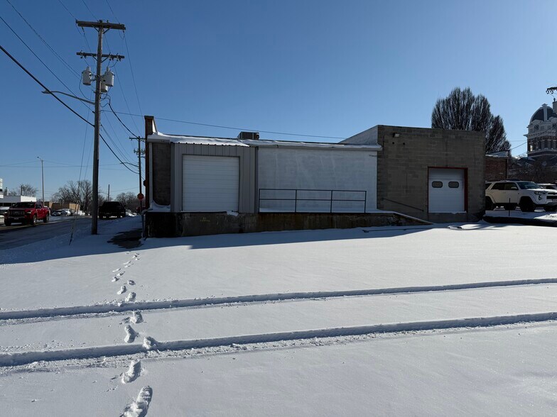 More Photos Of 121 N Lafayette Ave, Marshall Flex For Sale