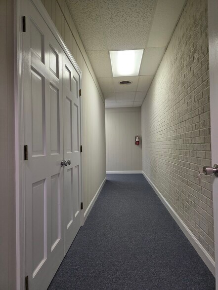 More Photos Of 404 St Andrews Dr, Greenville Office For Lease