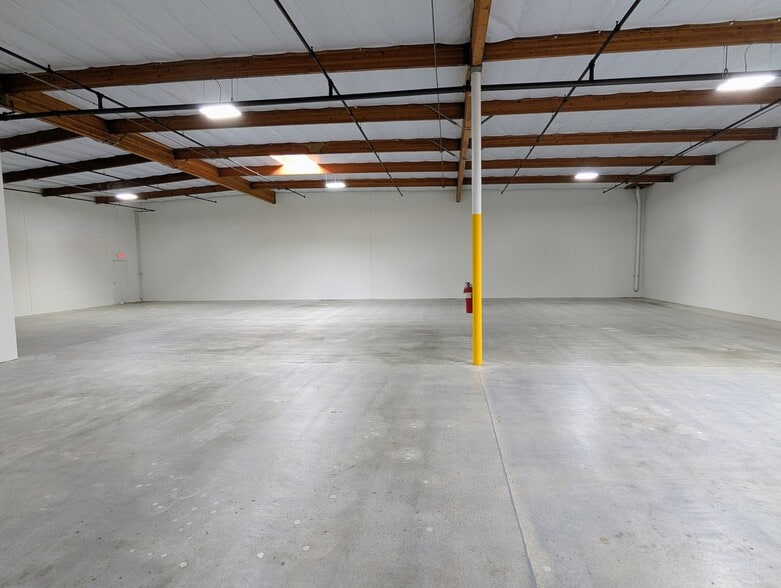 More Photos Of 10661 Pullman Ct, Rancho Cucamonga Warehouse For Lease