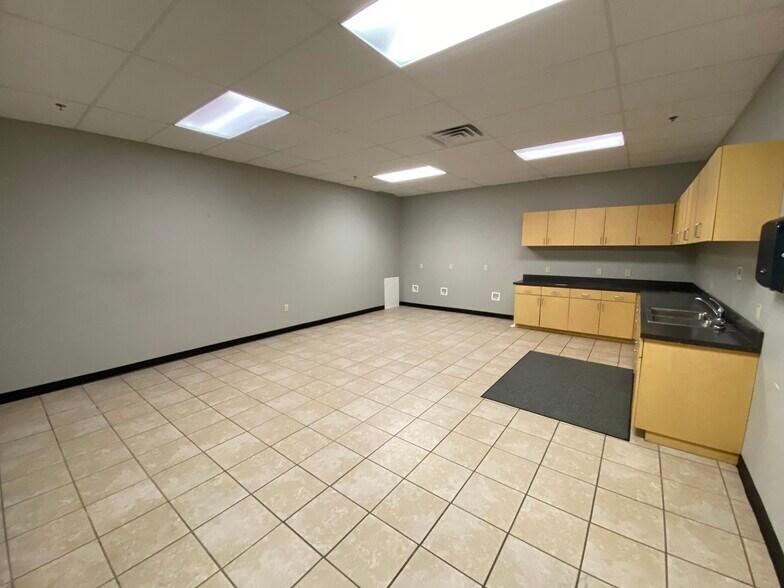 More Photos Of 3250 Robertson Rd, Tyler Office For Lease