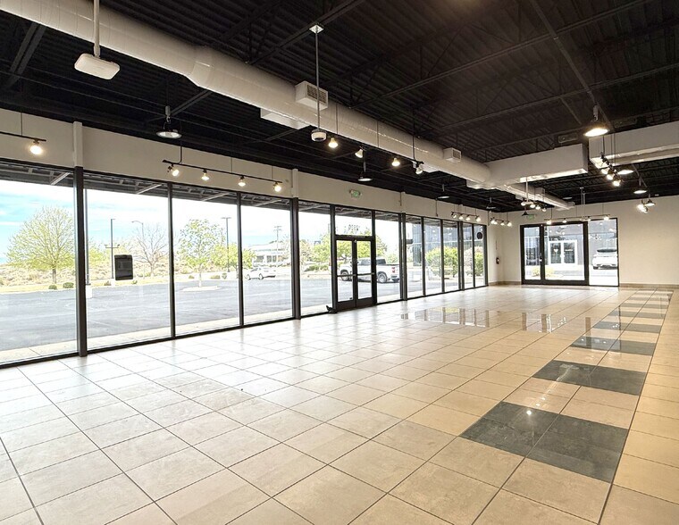 More Photos Of 2930 S Havana St, Aurora Auto Dealership For Lease