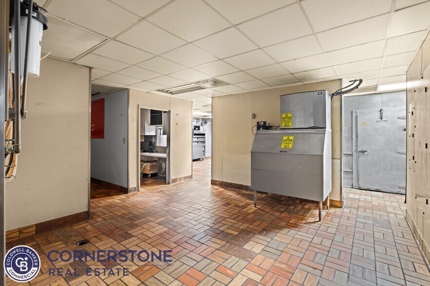 More Photos Of 900 Pronghorn St, Casper Restaurant For Sale