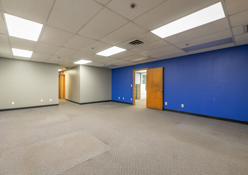 More Photos Of 1650 S Galena Ave, Freeport Industrial For Sale