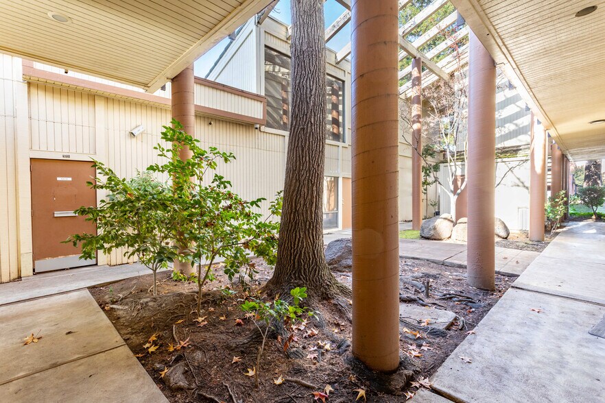 More Photos Of 2848 Arden Way, Sacramento Office For Lease