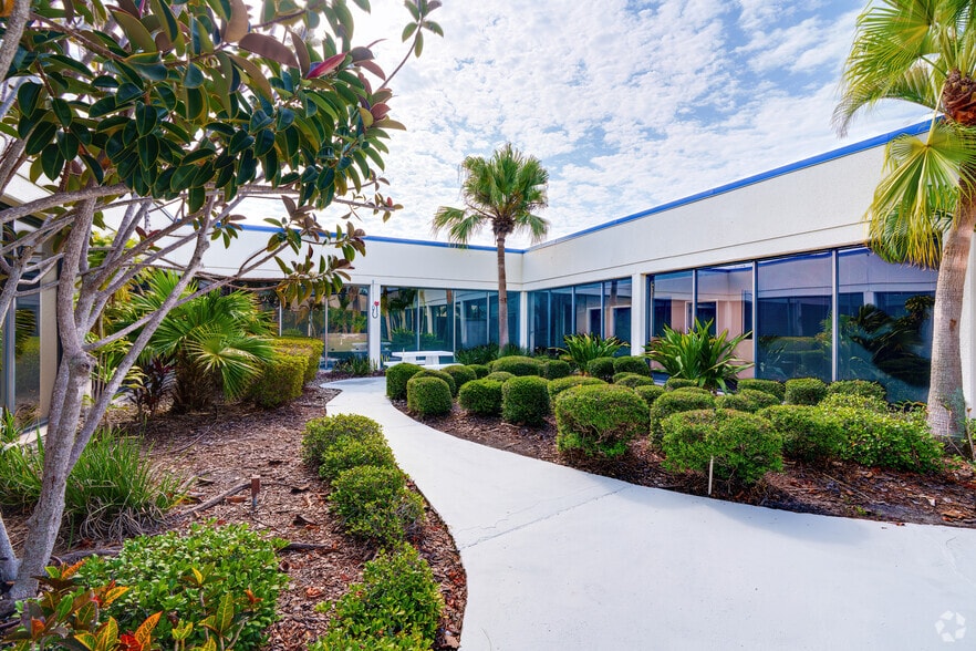 More Photos Of 6925 Lake Ellenor Dr, Orlando Unknown For Lease