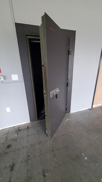 More Photos Of 2200 Lockbourne Rd, Columbus Manufacturing For Lease