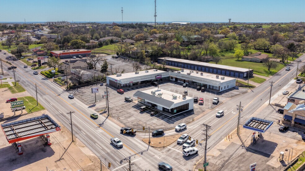 More Photos Of 1402-1418 S Main St, Weatherford Unknown For Lease