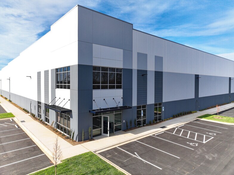 More Photos Of 1850 Continental Blvd, Charlotte Warehouse For Lease