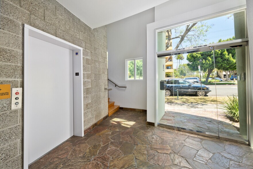 More Photos Of 320 E Harvard St, Glendale Loft Creative Space For Sale