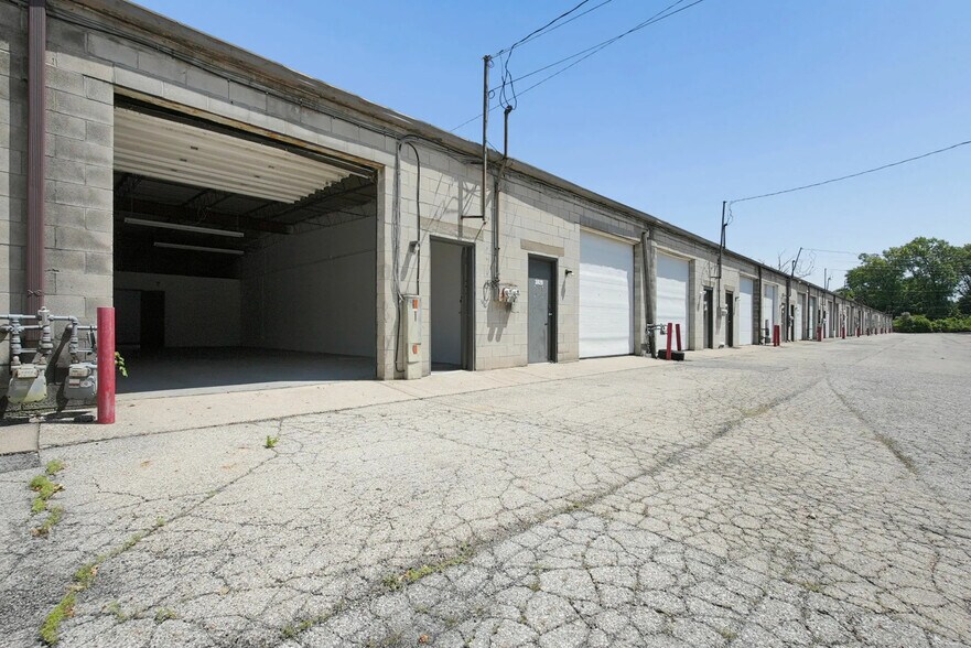 More Photos Of 3723-3865 April Ln, Columbus Light Distribution For Lease