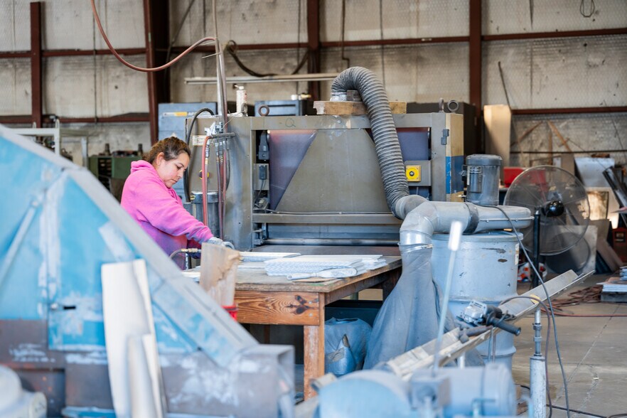 More Photos Of 1630 N Interstate 35 E, Lancaster Flex For Sale