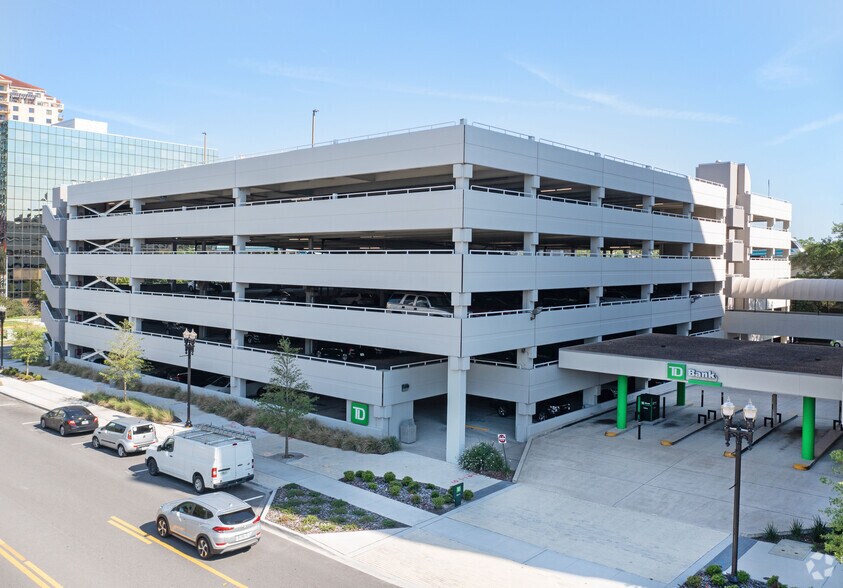More Photos Of 1200 Riverplace Blvd, Jacksonville Office For Lease