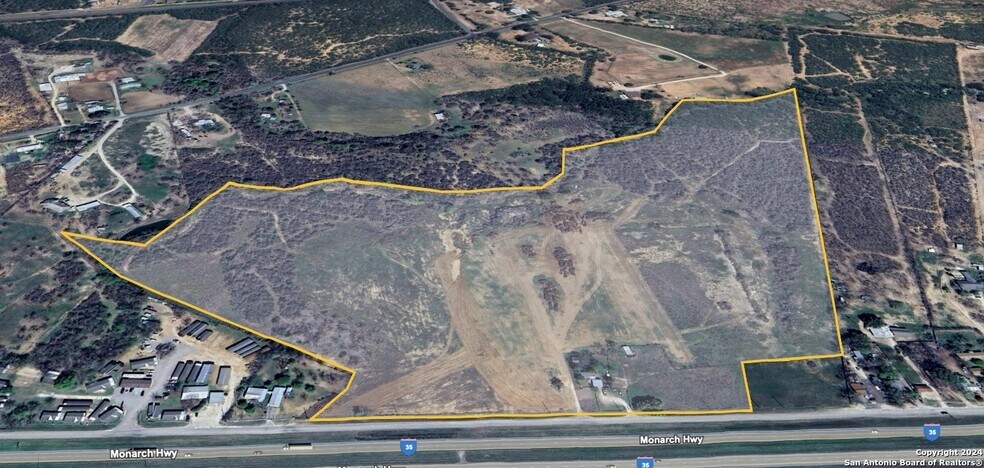 More Photos Of 17171 Interstate 35 S, Atascosa Land For Sale