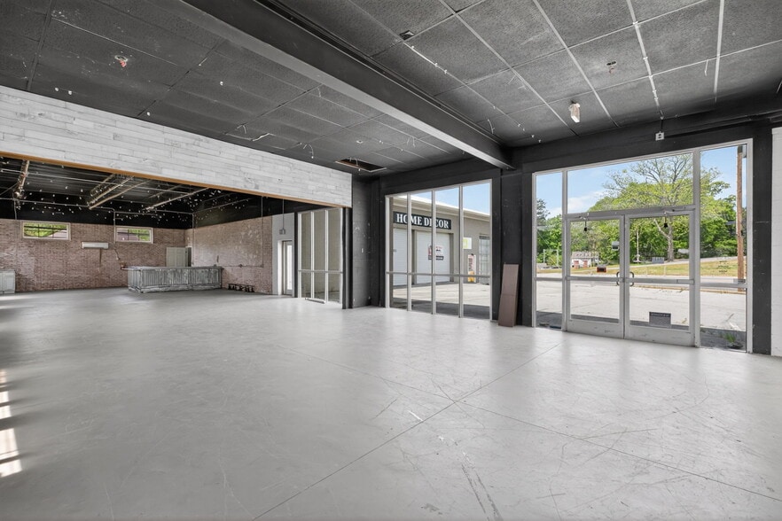 More Photos Of 116 W Bankhead Hwy, Villa Rica Storefront Retail Office For Sale