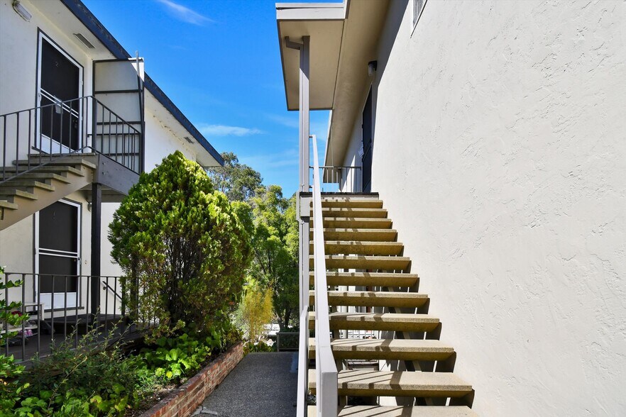 More Photos Of 17 Roque Moraes Ct, Mill Valley Apartments For Sale