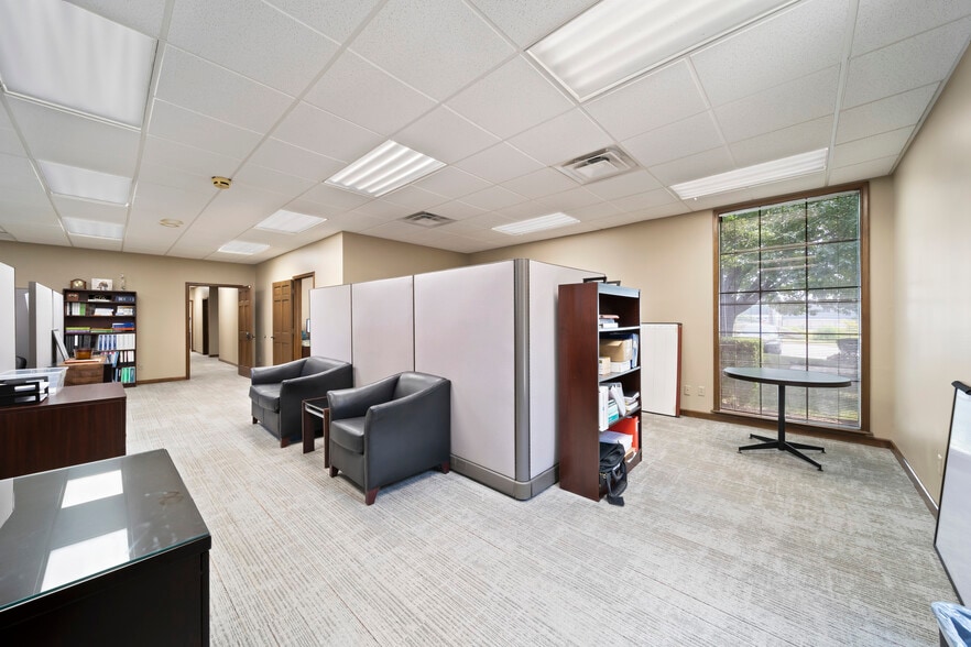 More Photos Of 2417 E Skelly Dr, Tulsa Office For Sale
