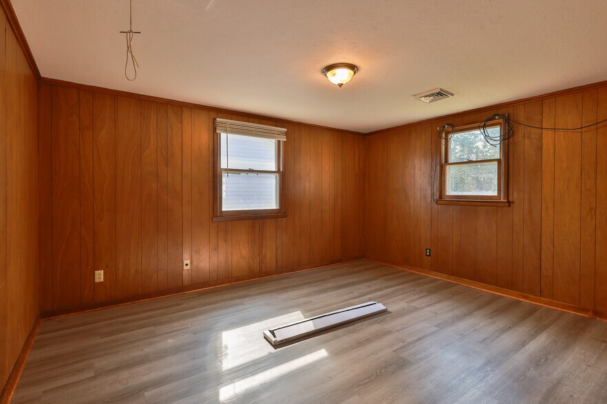 More Photos Of 551 Elm St, Martin Hotel For Sale