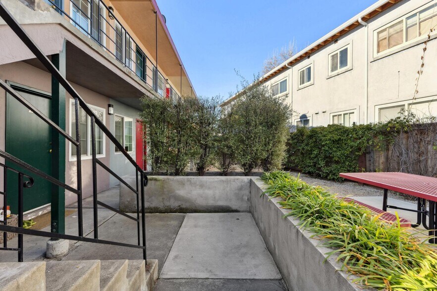 More Photos Of 6563 Shattuck Ave, Oakland Apartments For Sale