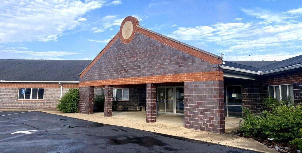 Primary Photo Of 700 E Walnut St, Evansville Office For Lease