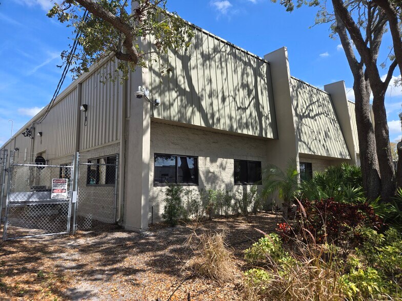 More Photos Of 340 Scarlet Blvd, Oldsmar Manufacturing For Sale