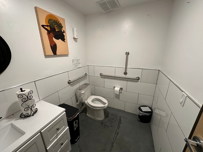 More Photos Of 4100 Central Ave SW, Albuquerque Fast Food For Sale