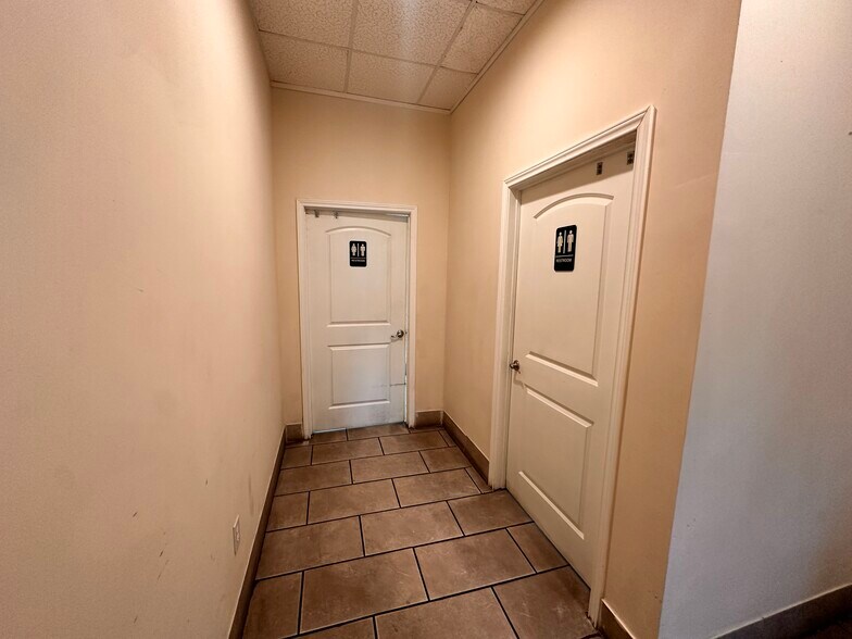 More Photos Of River Oaks Restaurant / Cafe, Houston Restaurant For Lease