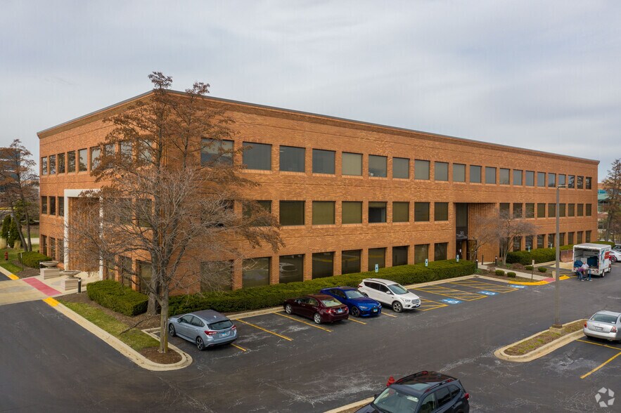 More Photos Of 745 Mcclintock Dr, Burr Ridge Office For Lease