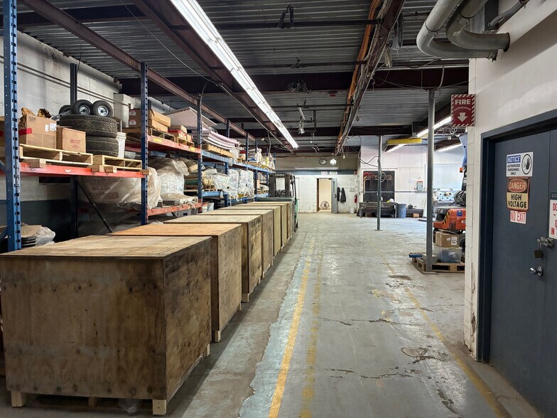 More Photos Of 24 E Brookfield Rd, North Brookfield Manufacturing For Sale