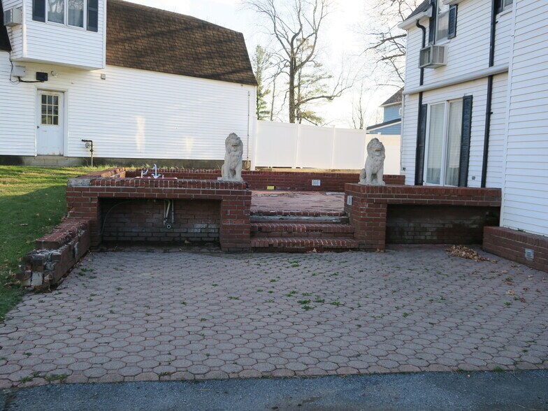 More Photos Of 529 Route 17M, Middletown Storefront Retail Residential For Sale