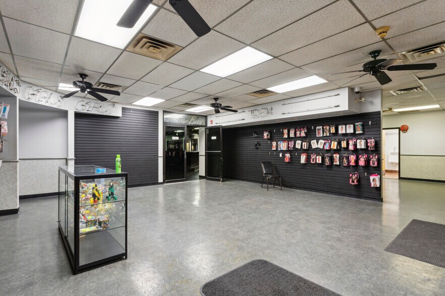 More Photos Of 1900 S Christopher Columbus Blvd, Philadelphia Freestanding For Sale