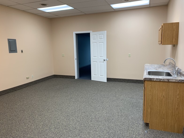 More Photos Of 144 S 8th St, Chambersburg Medical For Lease