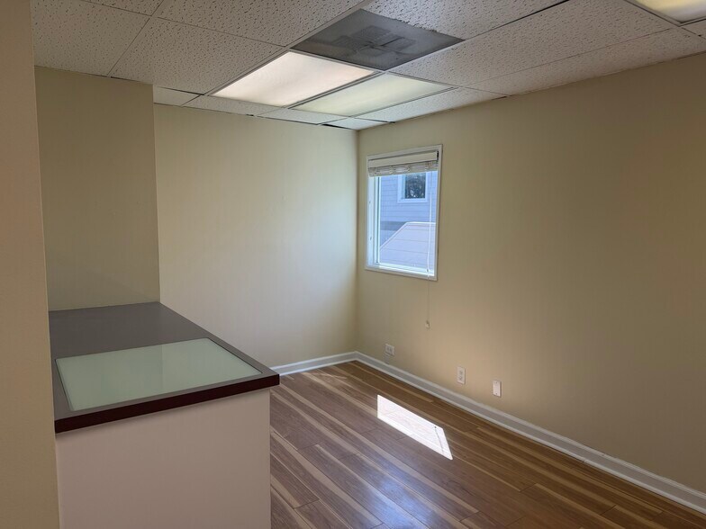 More Photos Of 1000 Willagillespie Rd, Eugene Office For Lease