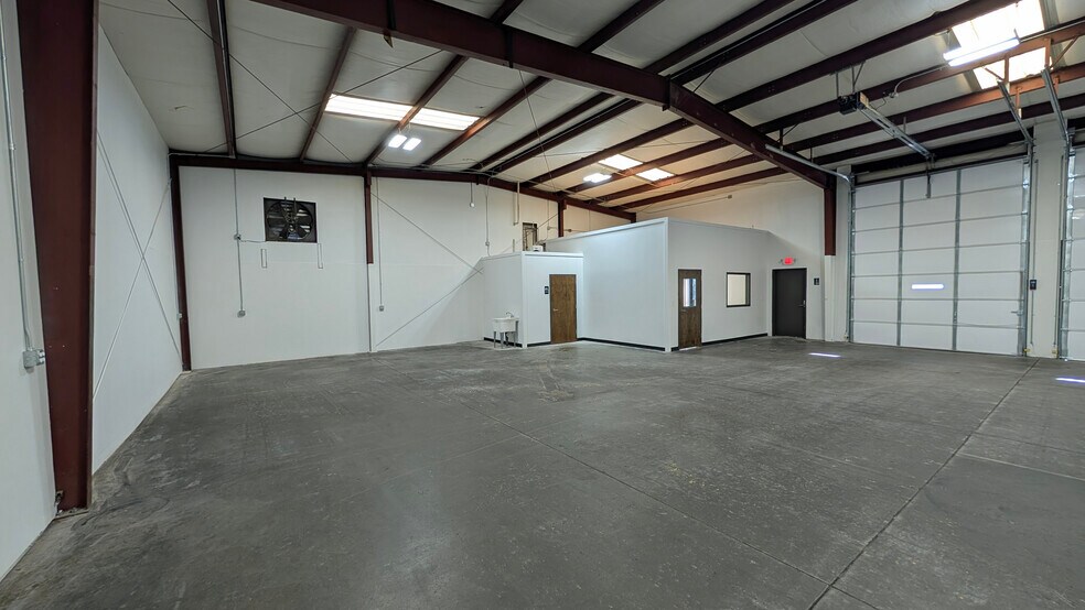 More Photos Of 3580 Buford Hwy, Duluth Light Distribution For Lease