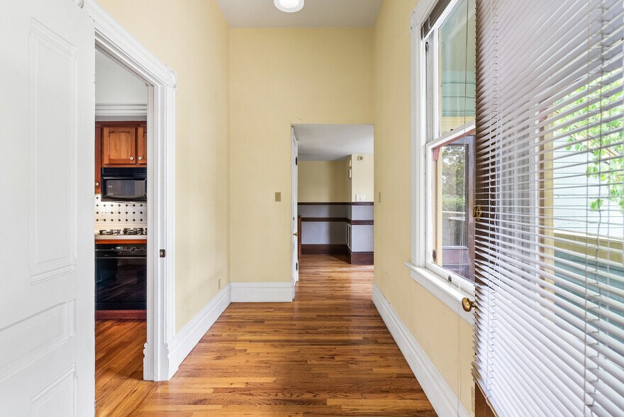 More Photos Of 603 Mission St, Santa Cruz Office For Sale