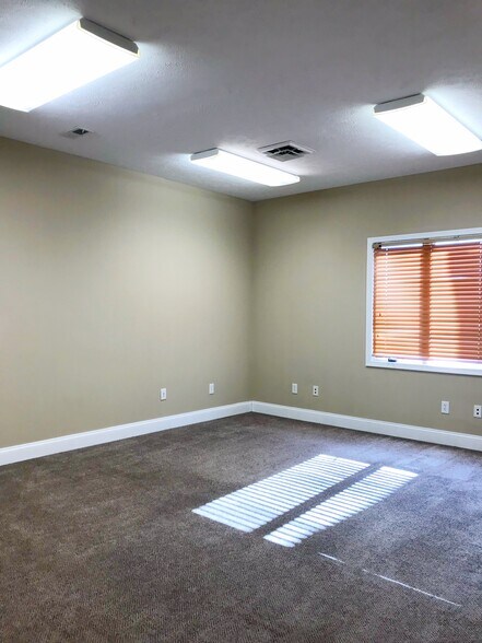 More Photos Of 1012 Ekstam Dr, Bloomington Office For Lease