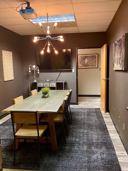 More Photos Of 9201 Metric Blvd, Austin Warehouse For Sale