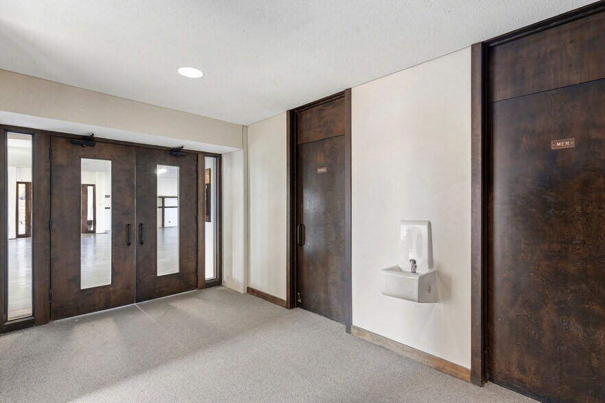 More Photos Of 8450 N Shermer Rd, Niles Religious Facility For Sale