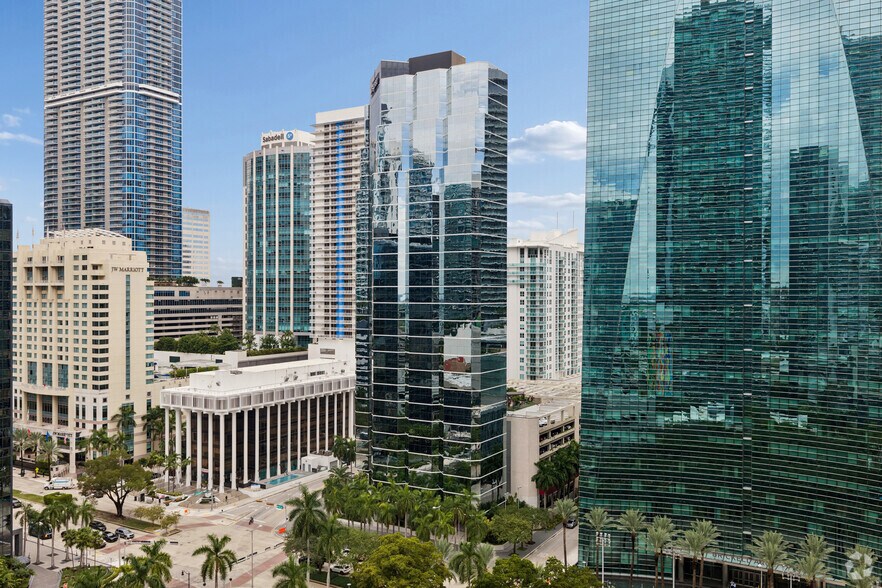 More Photos Of 1221 Brickell Ave, Miami Coworking Space