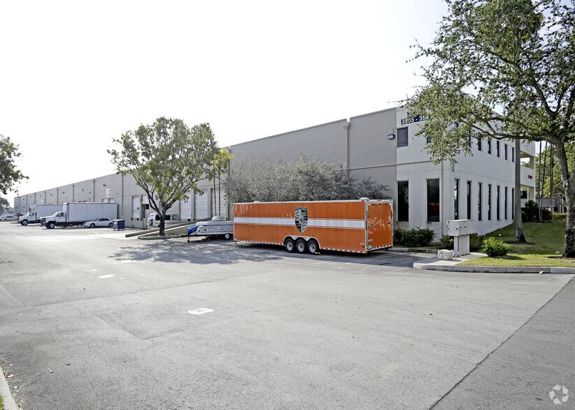 More Photos Of 3505-3591 NW 82nd Ave, Doral Warehouse For Lease