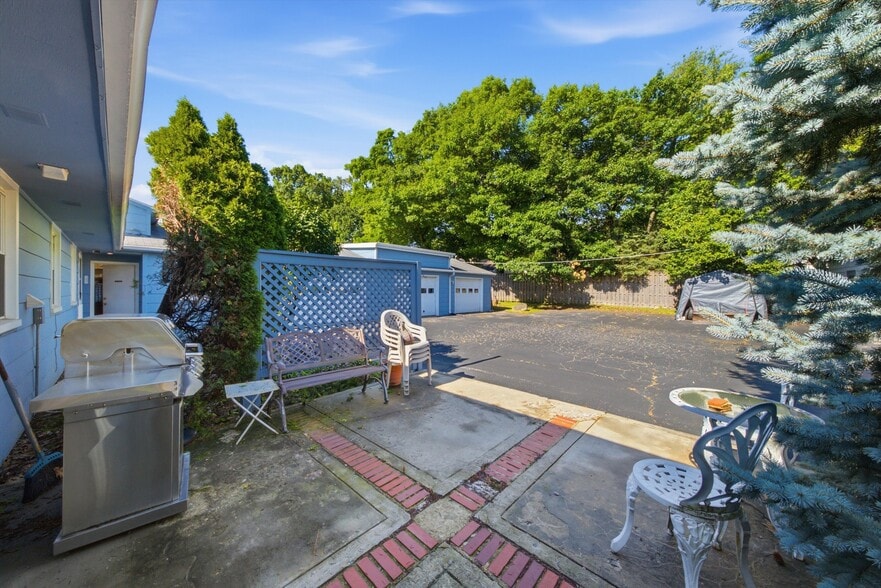 More Photos Of 34112 N Barron Blvd, Grayslake Flex For Sale