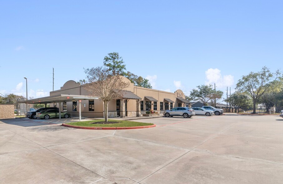 Primary Photo Of 10320 Lake Rd, Houston Loft Creative Space For Lease