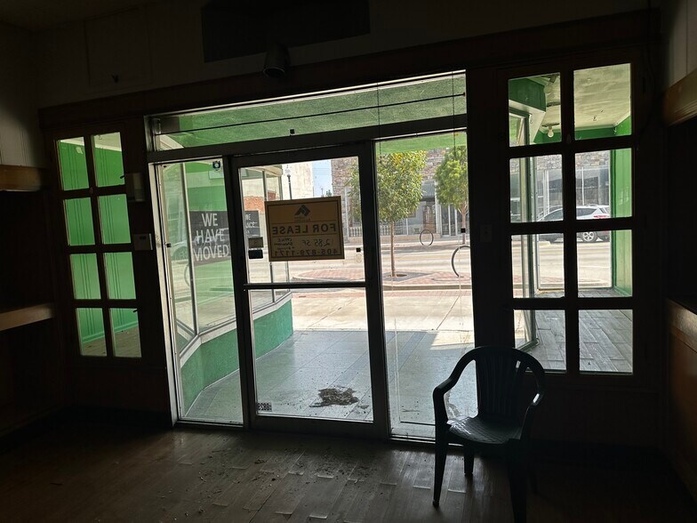 More Photos Of 10 E Main St, Shawnee Storefront For Lease