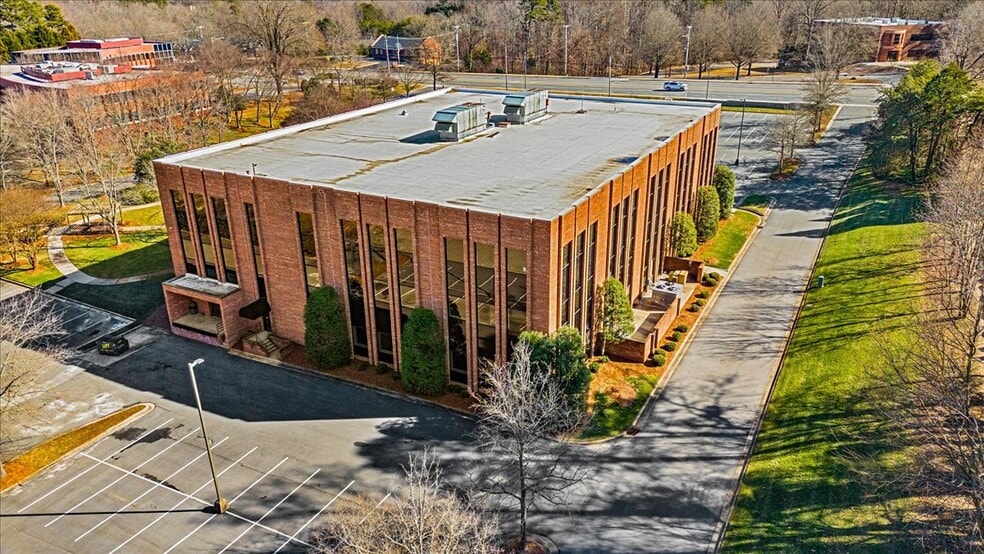More Photos Of 1823 Eastchester Dr, High Point Office For Lease