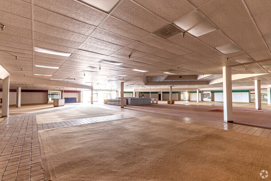 More Photos Of 423-593 Interstate 30, Rockwall Unknown For Lease